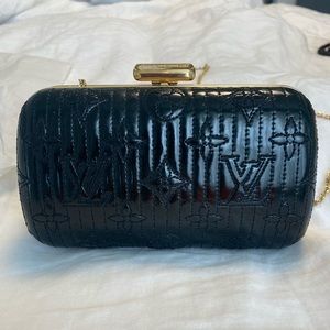 LOUIS VUITTON Vernis Monogram Motard Minaudiere Clutch Black.